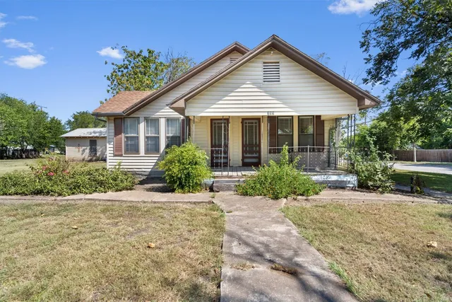 $205,000 | 205 East Broadway Street, Granger, TX 76530