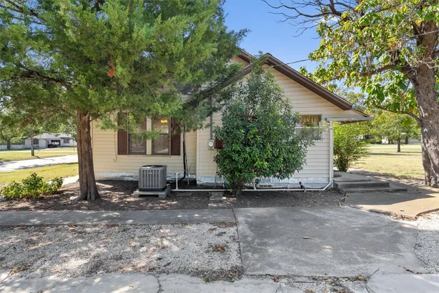 $205,000 | 205 East Broadway Street, Granger, TX 76530