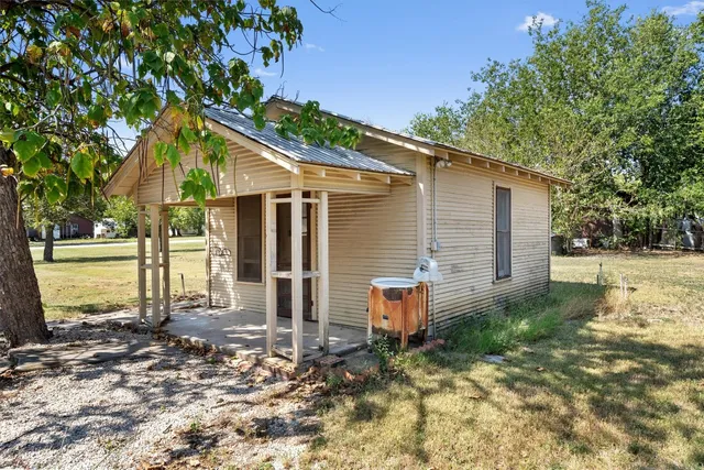 $205,000 | 205 East Broadway Street, Granger, TX 76530