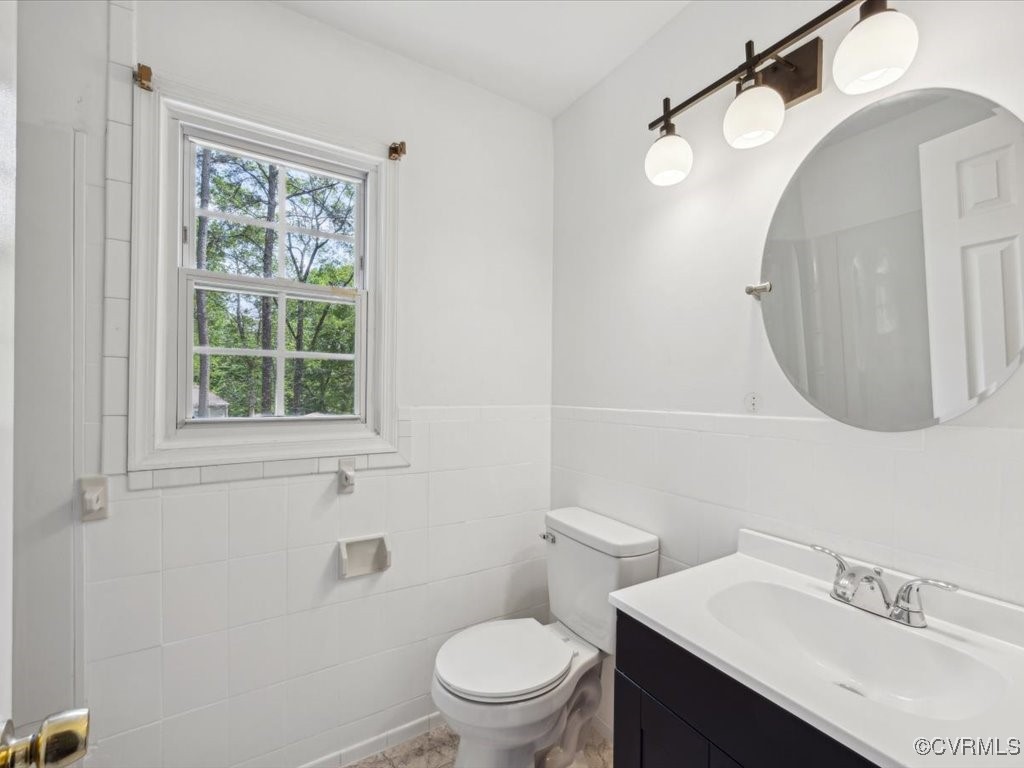 1407 Oldbury Road Midlothian, VA 23113 - Photo 16 of 34 a bathroom with a sink a toilet and a mirror