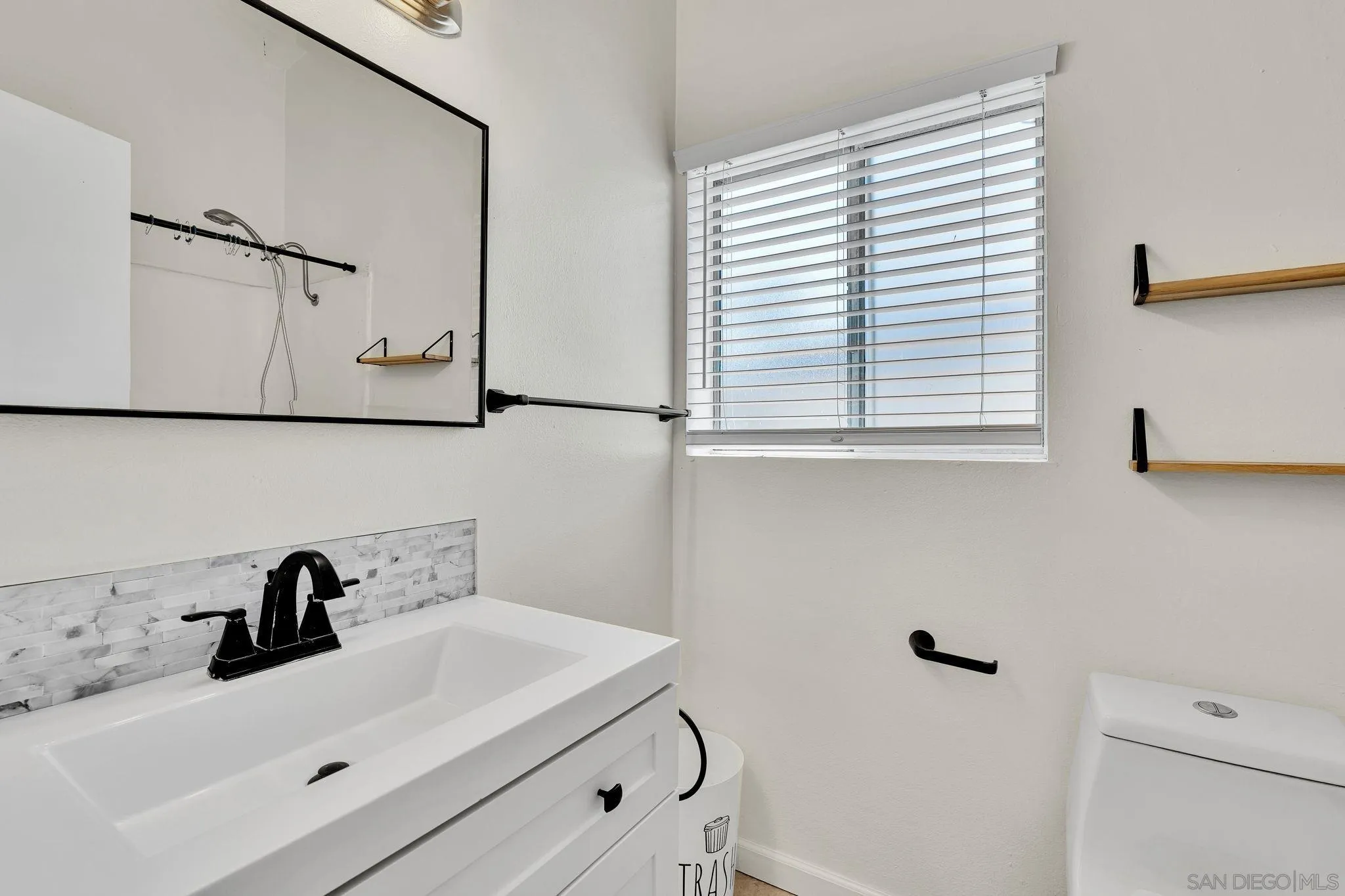 920 Raintree Place Vista, CA 92084 - Photo 14 of 22