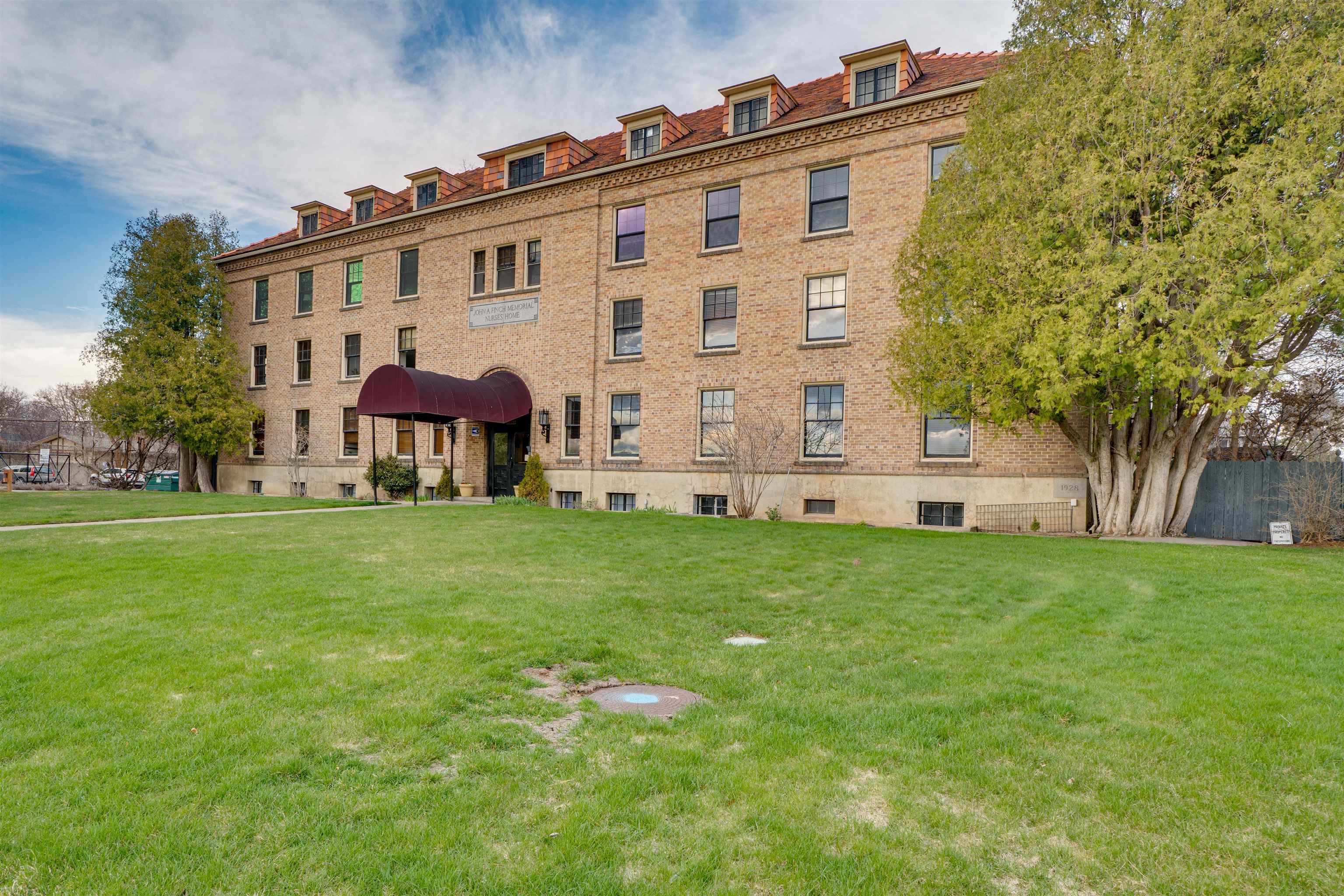 852 North Summit Boulevard, Unit 302 Spokane, WA 99201 - Photo 2 of 30