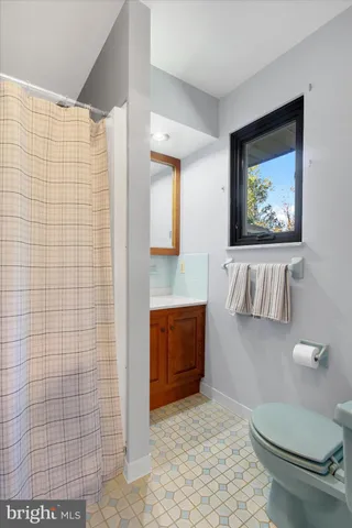 a bathroom with a toilet and a shower