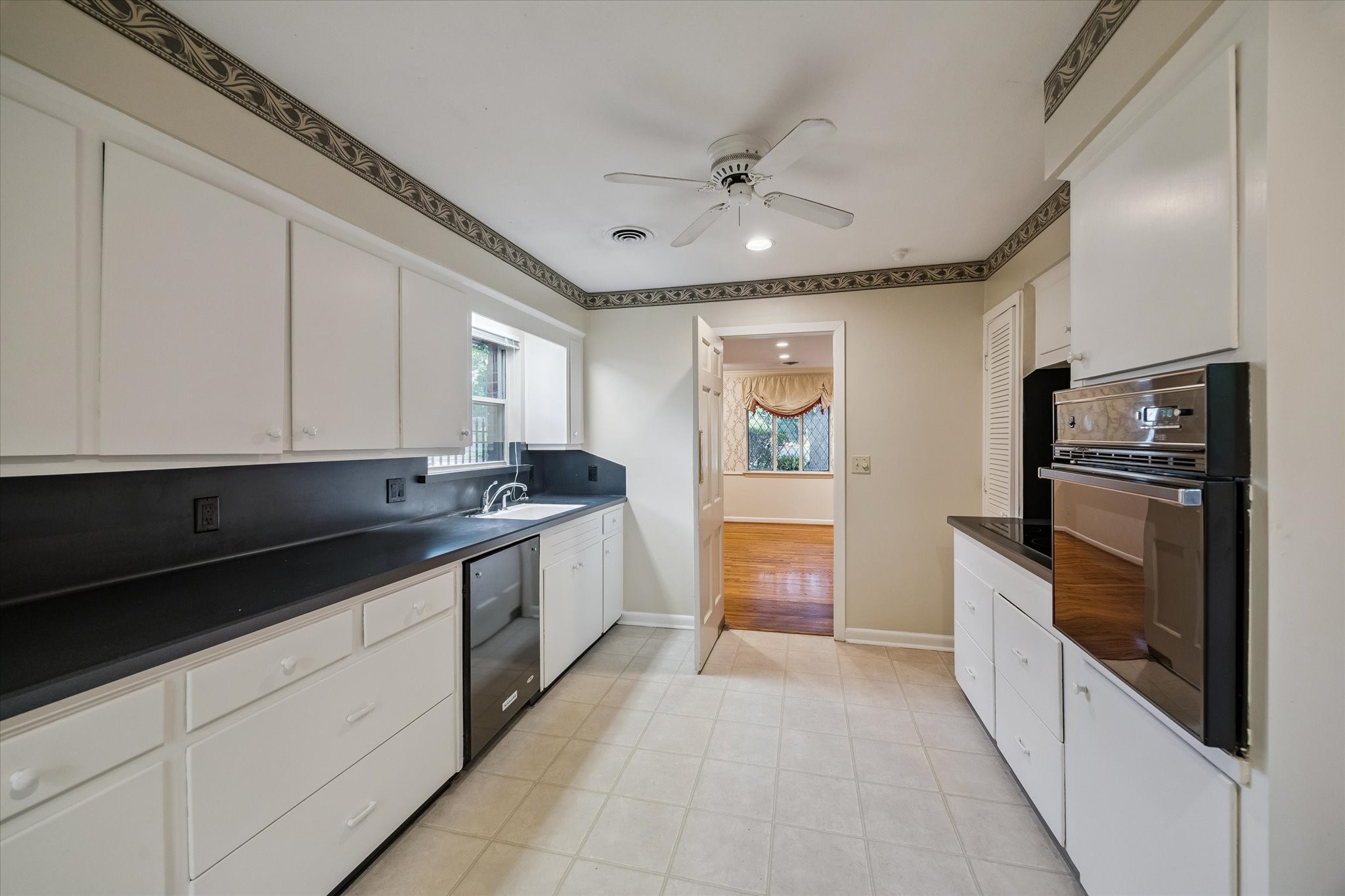 2126 Chimney Rock Road Houston, TX 77057 - Photo 10 of 30