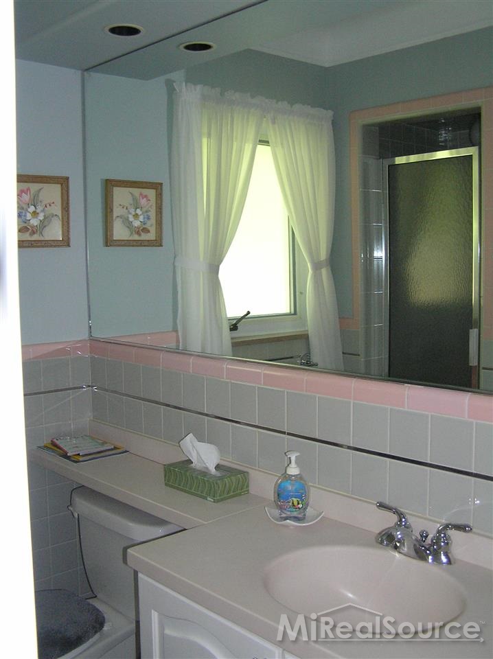 762 North Renaud Road Grosse Pointe, MI 48236 - Photo 21 of 26 31195714-20.JPG