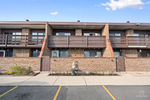 $245,000 | 1209 Kenneth Circle, Elgin, IL 60120