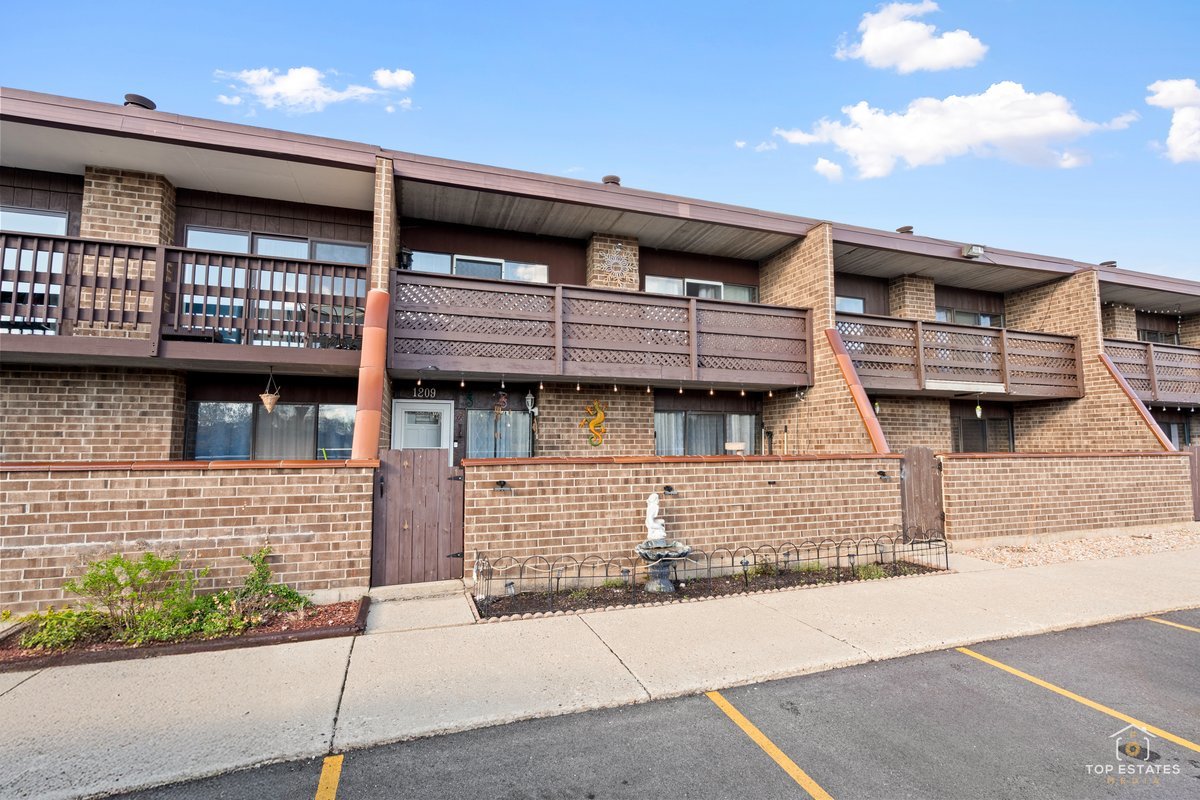 1209 Kenneth Circle Elgin, IL 60120 - Photo 2 of 22