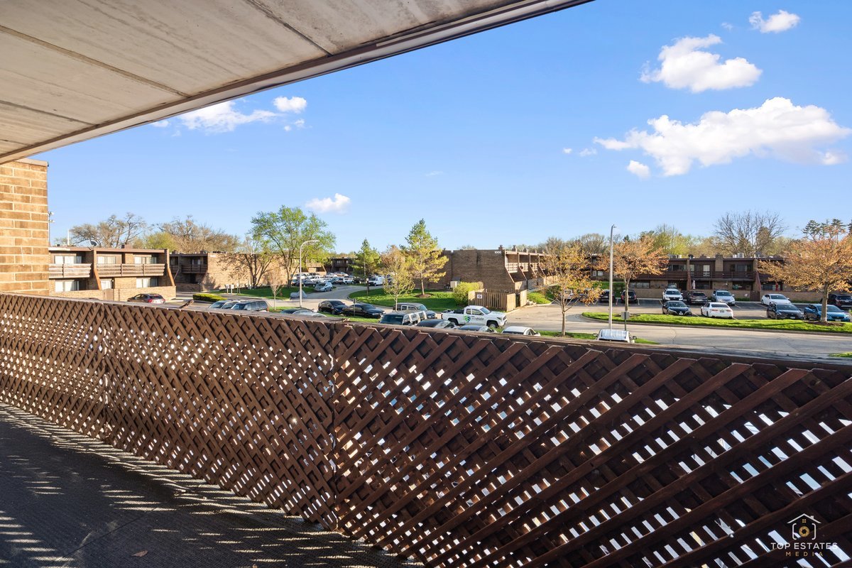 1209 Kenneth Circle Elgin, IL 60120 - Photo 4 of 22