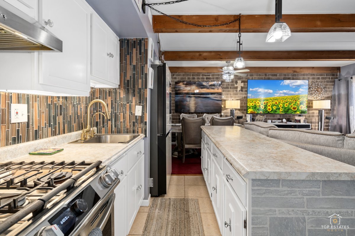 1209 Kenneth Circle Elgin, IL 60120 - Photo 7 of 22