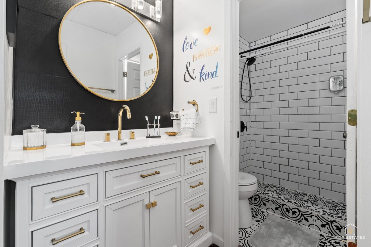 1209 Kenneth Circle Elgin, IL 60120 - Photo 9 of 22