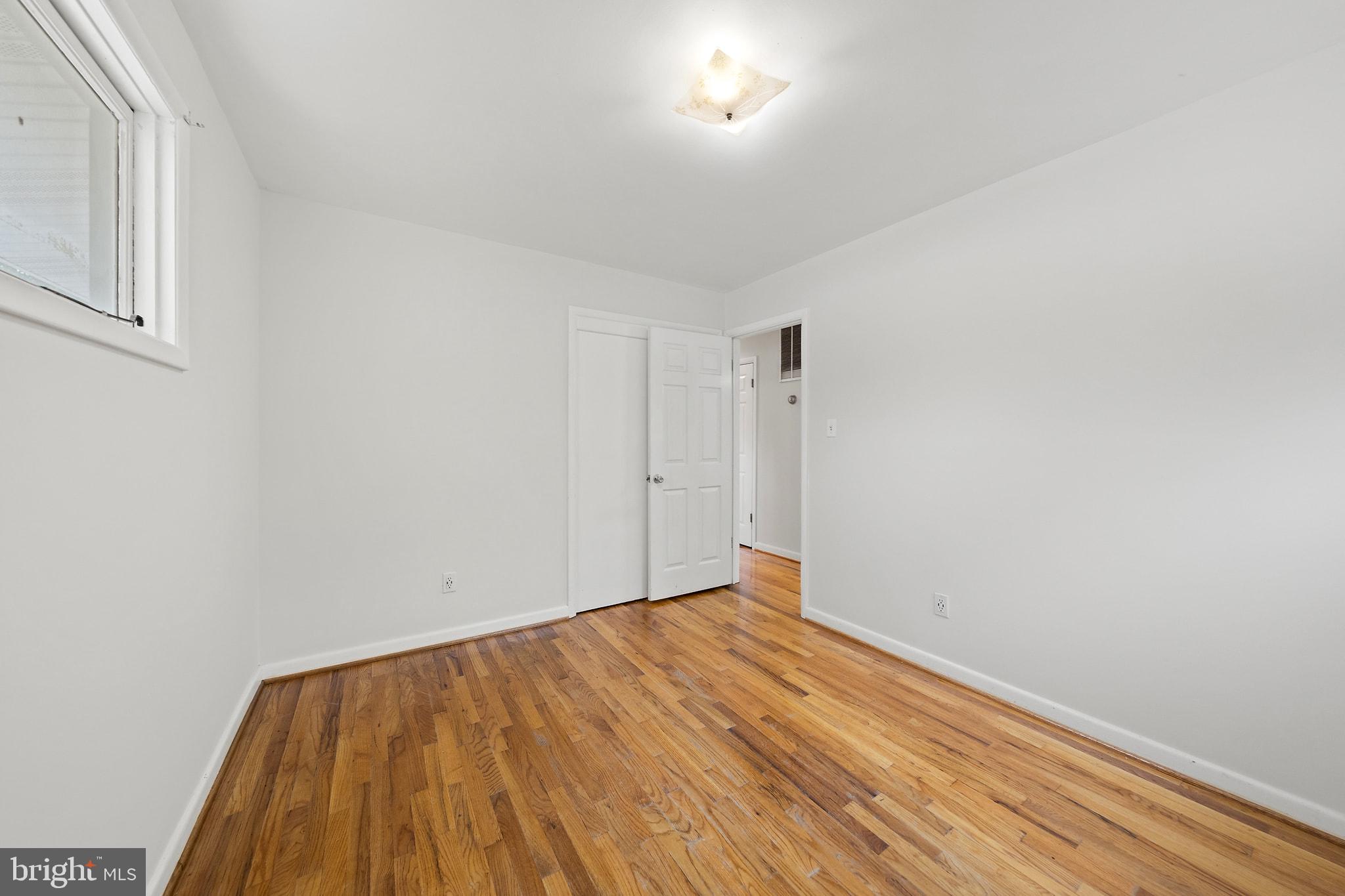 4501 Renn Street Rockville, MD 20853 - Photo 20 of 36
