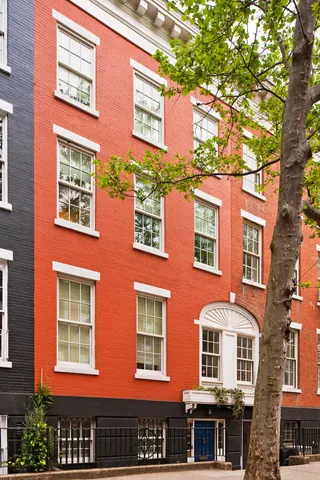 a view of a chairs in backyard of a house