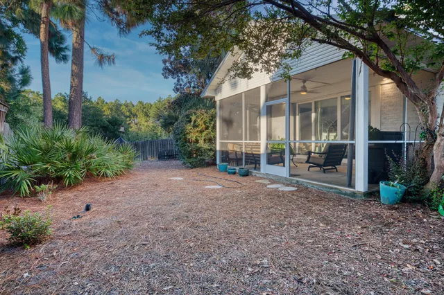 a view of a house with backyard and garden