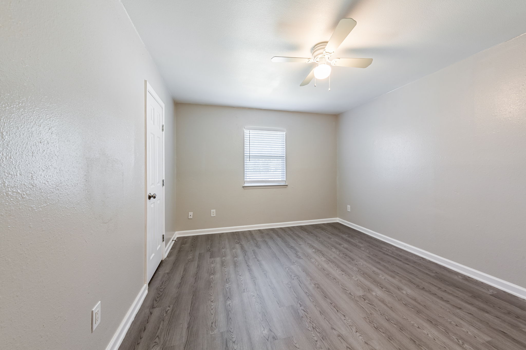2011 East Stassney Lane, Unit A Austin, TX 78744 - Photo 17 of 23 an empty room with wooden floor and windows