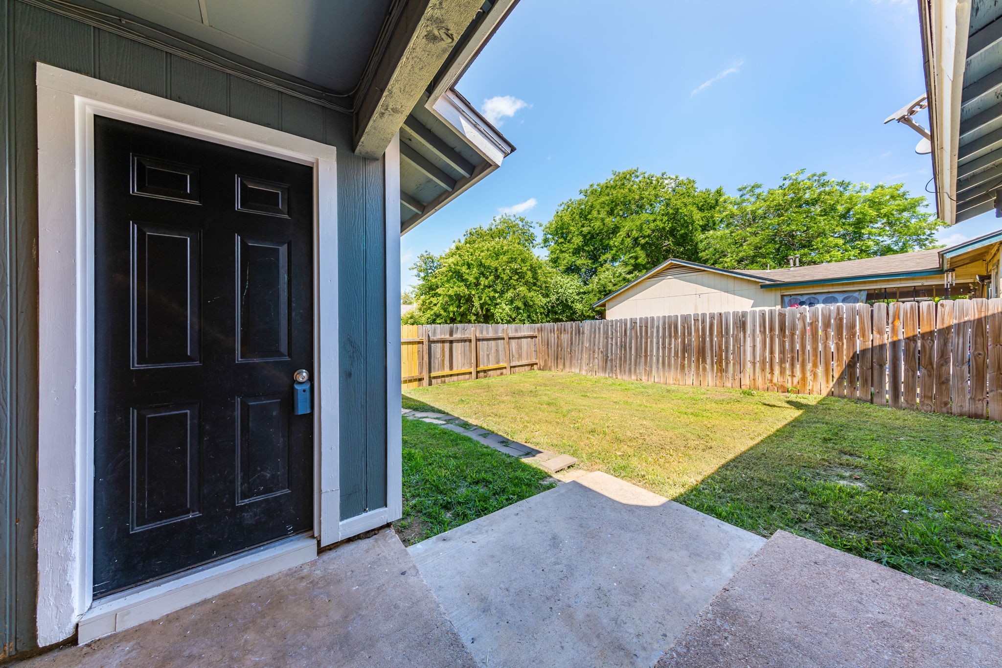 2011 East Stassney Lane, Unit A Austin, TX 78744 - Photo 20 of 23 a view of outdoor space yard and porch