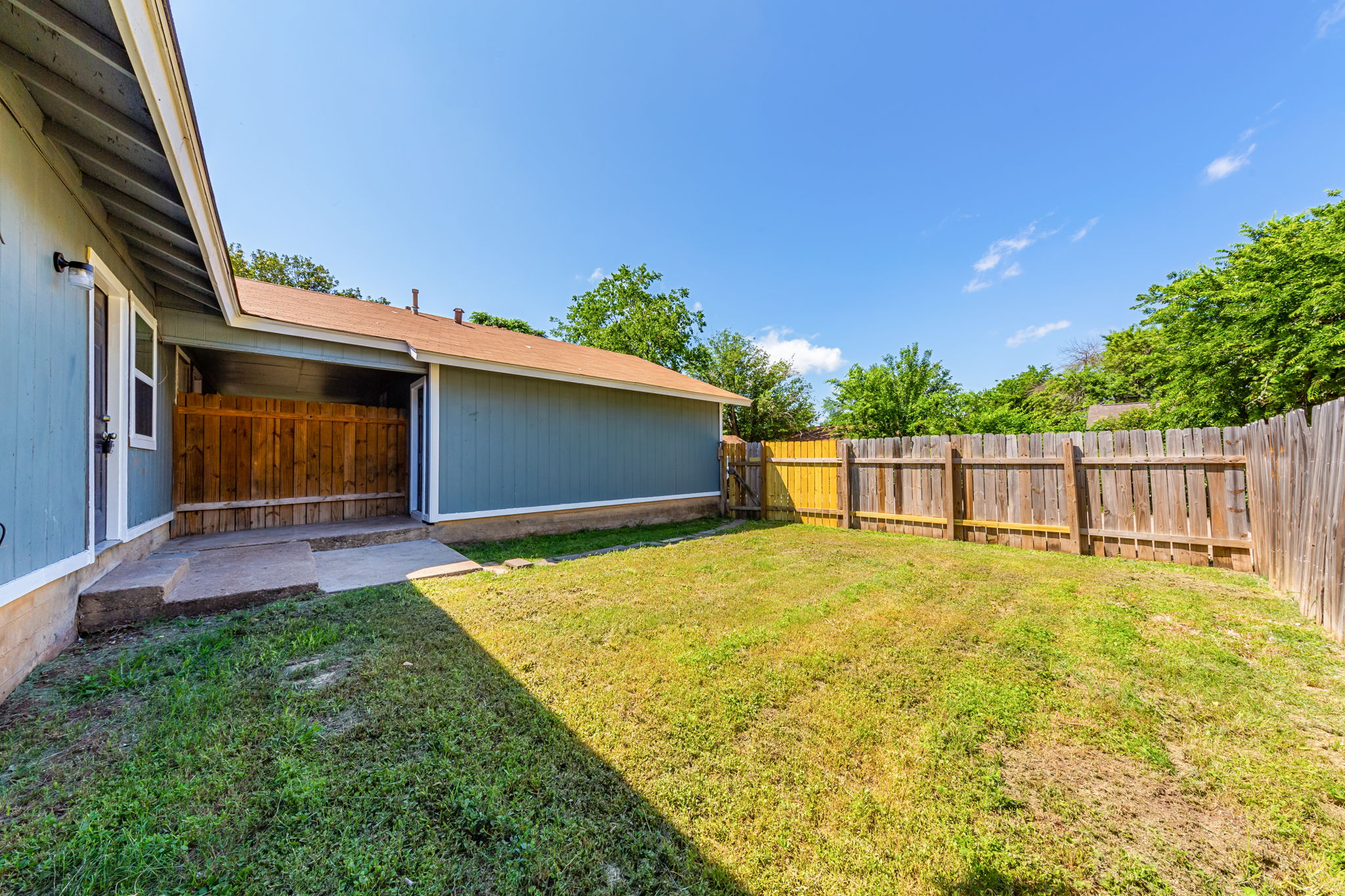 2011 East Stassney Lane, Unit A Austin, TX 78744 - Photo 21 of 23 a view of outdoor space and yard