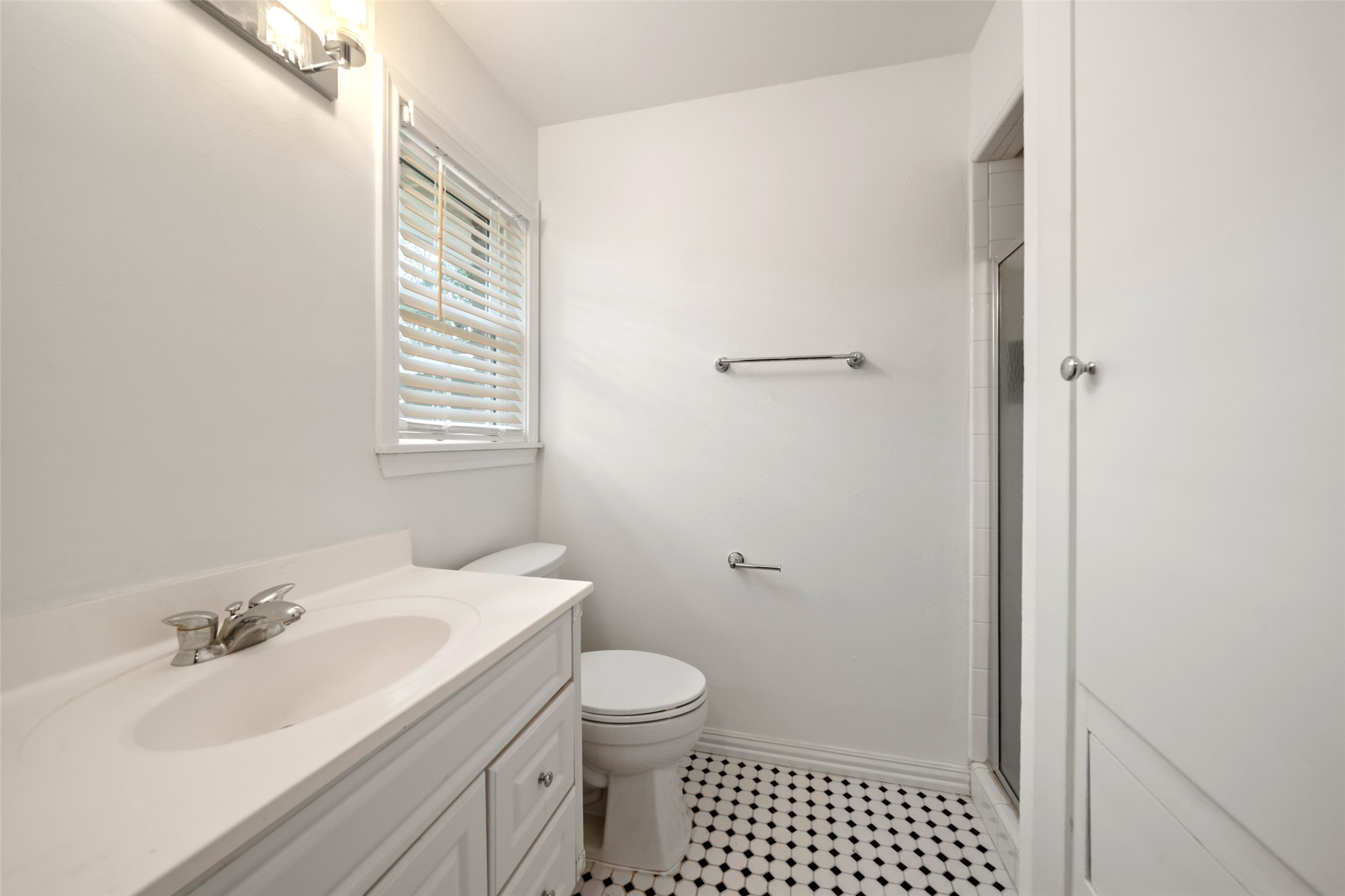 9779 Westview Drive Houston, TX 77055 - Photo 22 of 27 a bathroom with a sink toilet and shower
