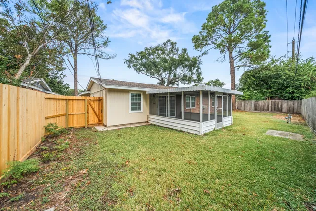 $2,100 | 9779 Westview Drive, Houston, TX 77055