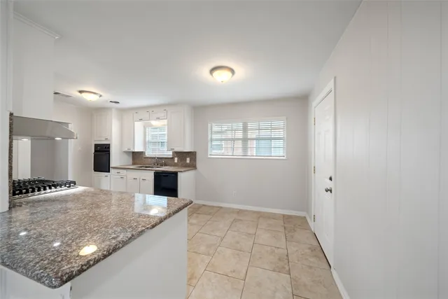 $2,100 | 9779 Westview Drive, Houston, TX 77055