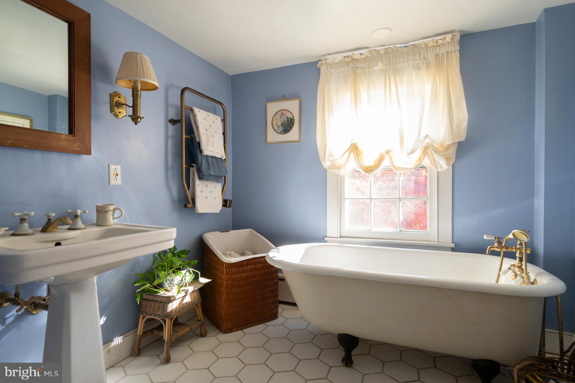 172 Pleasant Valley Road Titusville, NJ 08560 - Photo 31 of 55 Sun Filled Bathroom w/Tub & Shower