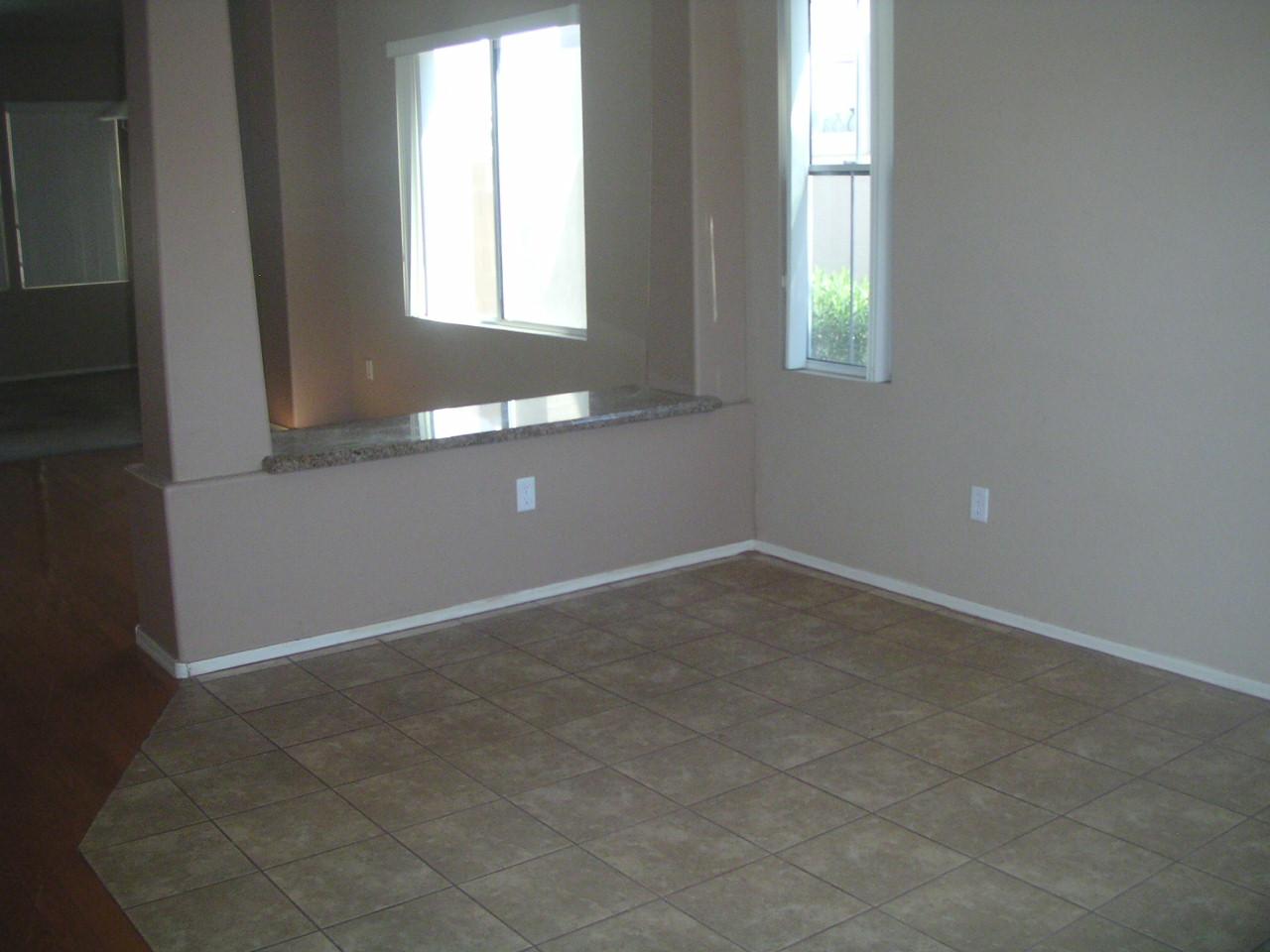 4018 West Carter Road Phoenix, AZ 85041 - Photo 2 of 8 f