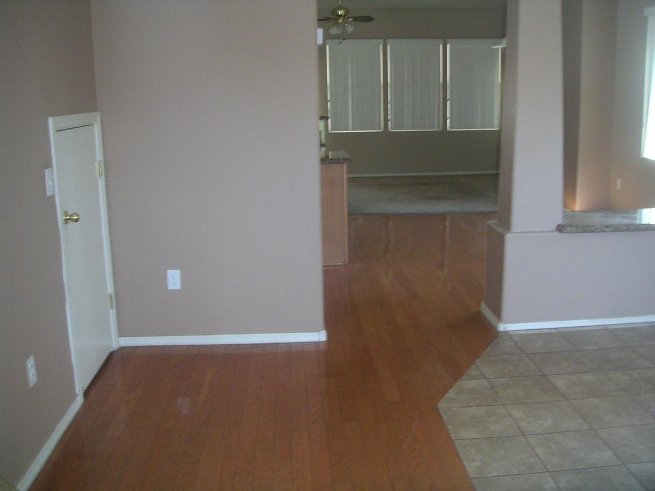 4018 West Carter Road Phoenix, AZ 85041 - Photo 3 of 8 f