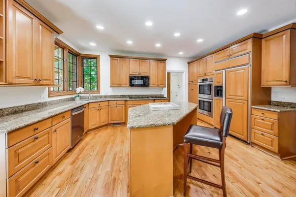 $6,000 | 1620 Timber Woods Lane, Libertyville, IL 60048