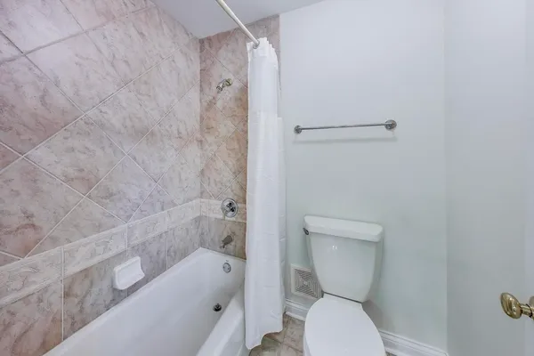 $6,000 | 1620 Timber Woods Lane, Libertyville, IL 60048