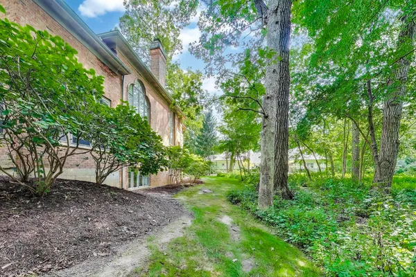 $6,000 | 1620 Timber Woods Lane, Libertyville, IL 60048