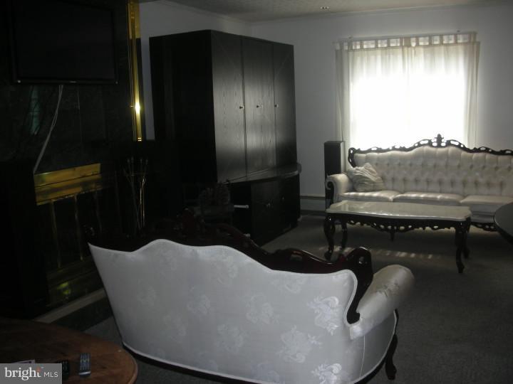 43 Tinder Road Levittown, PA 19056 - Photo 3 of 18 Living Room