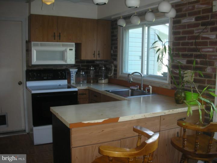 43 Tinder Road Levittown, PA 19056 - Photo 6 of 18 Kitchen