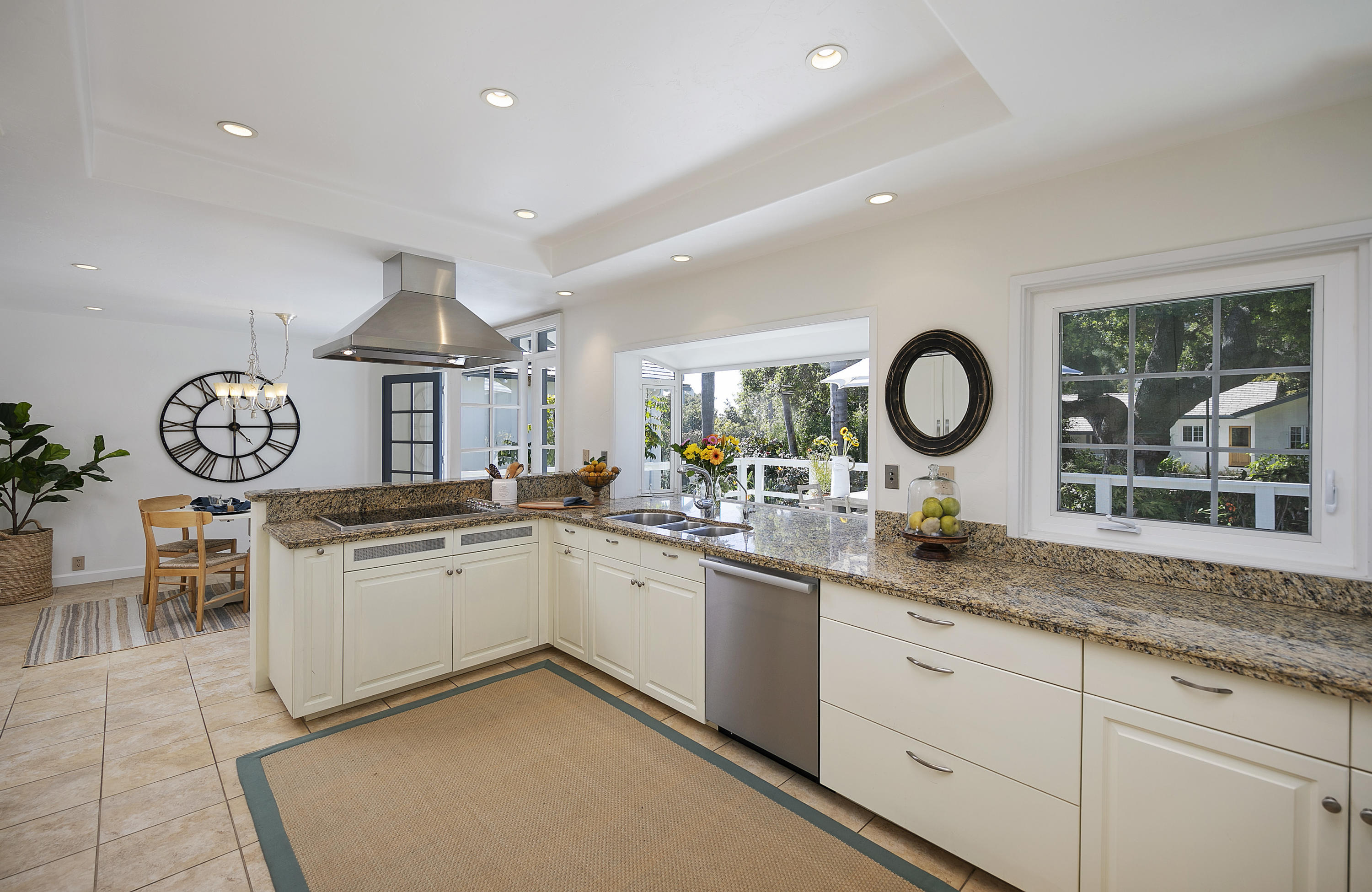 4244 Foothill Road Carpinteria, CA 93013 - Photo 13 of 31 Main Residence