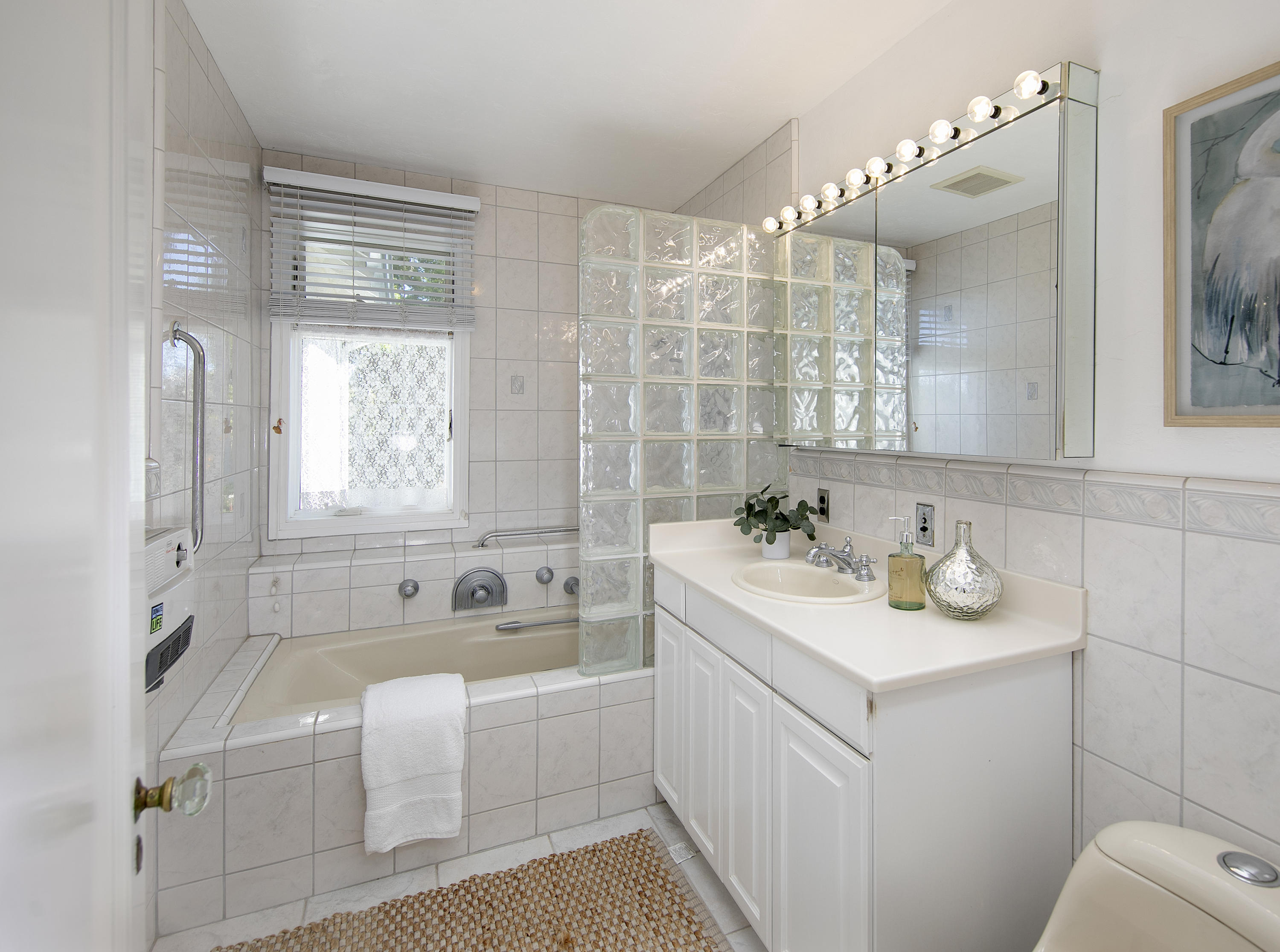 4244 Foothill Road Carpinteria, CA 93013 - Photo 15 of 31 Main Residence