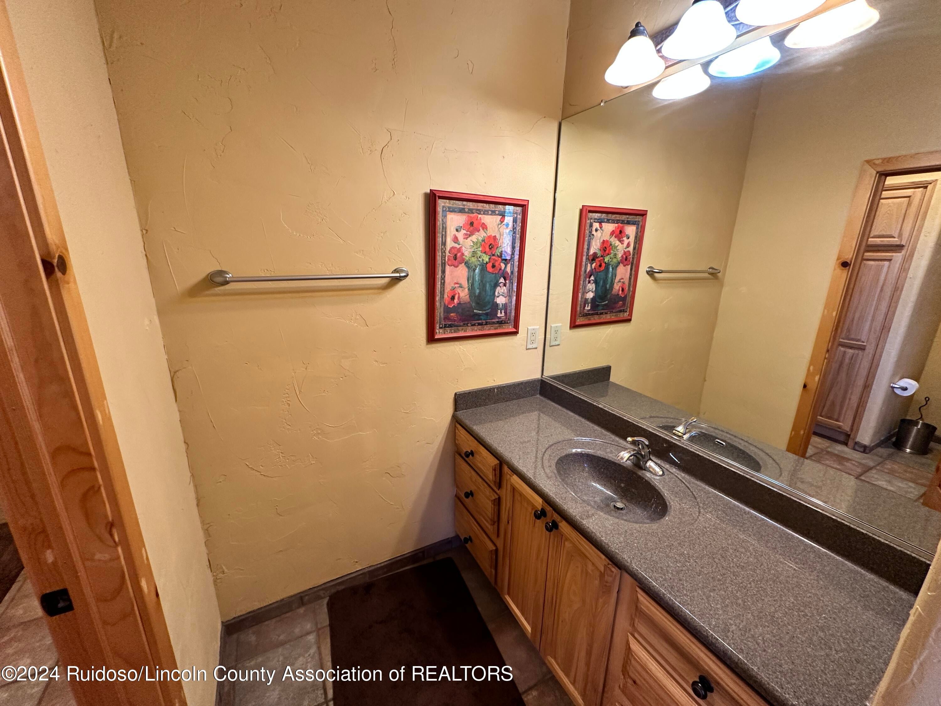 813 Hull Road Ruidoso, NM 88345 - Photo 55 of 59 JACK N JILL BATH 4