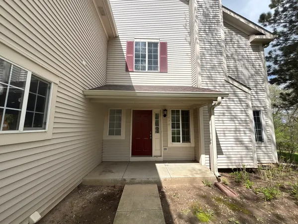 $239,900 | 570 Foxridge Drive, Unit B, Fox Lake, IL 60020