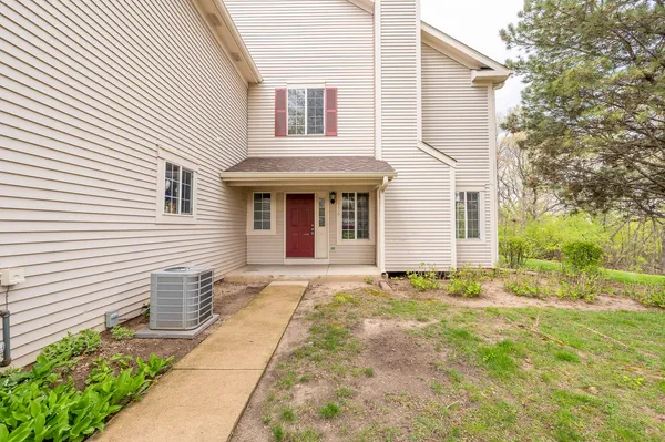 $239,900 | 570 Foxridge Drive, Unit B, Fox Lake, IL 60020