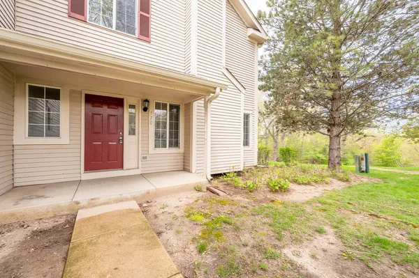 $239,900 | 570 Foxridge Drive, Unit B, Fox Lake, IL 60020