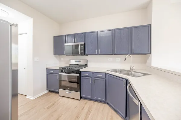 $239,900 | 570 Foxridge Drive, Unit B, Fox Lake, IL 60020