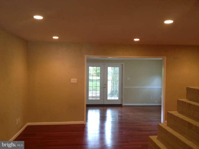 7417 Hogarth Street Springfield, VA 22151 - Photo 3 of 15 Living-room pic1
