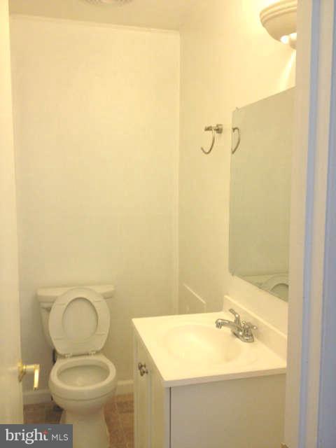 7417 Hogarth Street Springfield, VA 22151 - Photo 8 of 15 Halfbath
