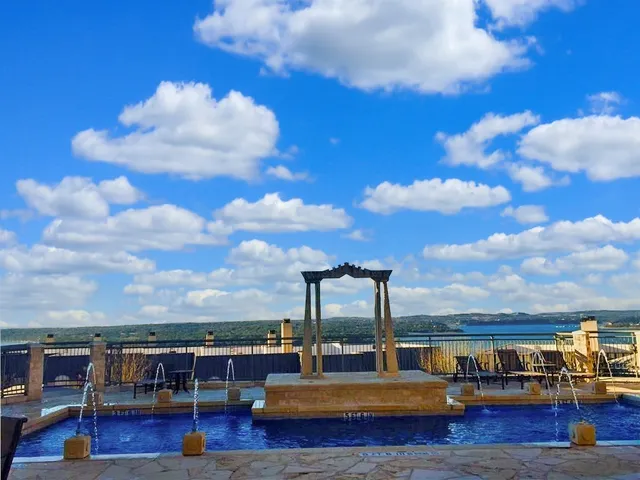 a view of a swimming pool with seating space