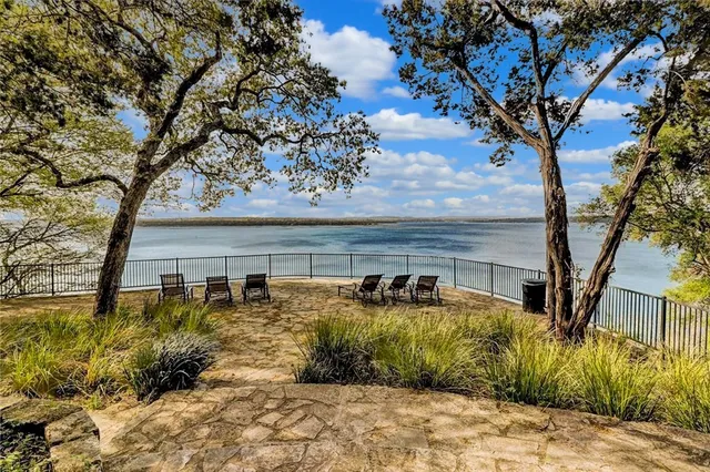 a view of a house with backyard and trees