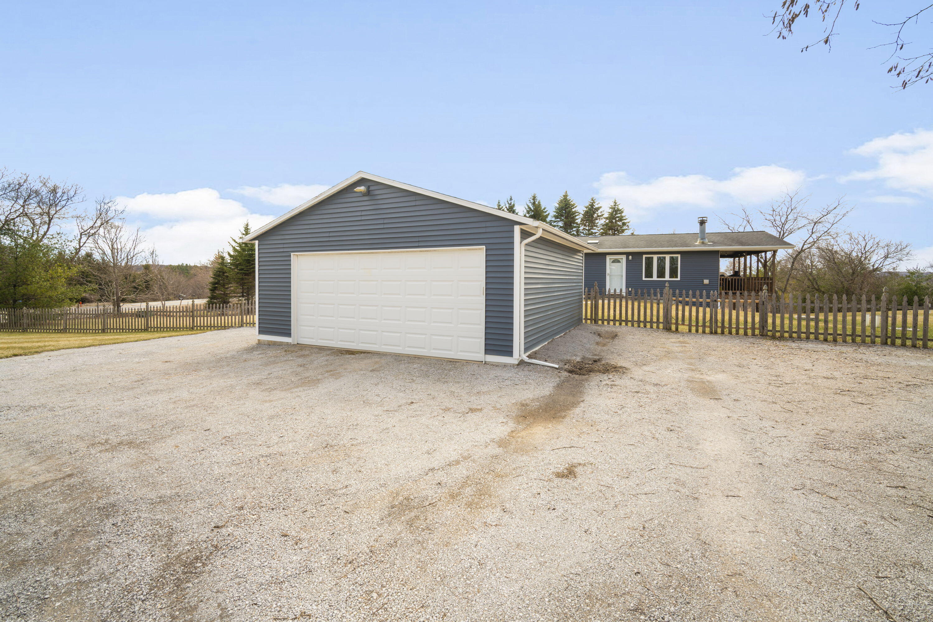 N2358 Highway 28 Scott, WI 53001 - Photo 25 of 28 Garage