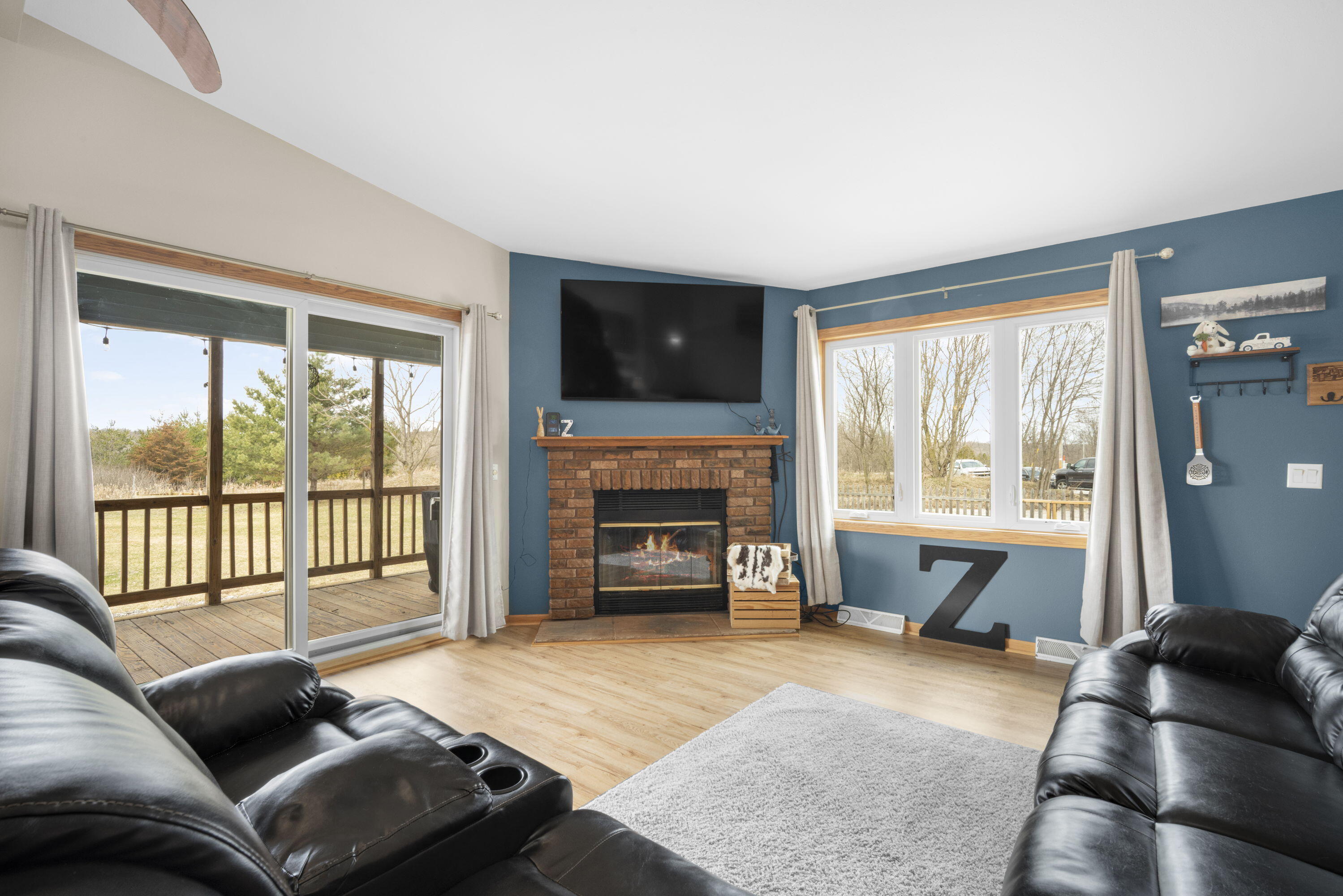 N2358 Highway 28 Scott, WI 53001 - Photo 4 of 28 Living Room