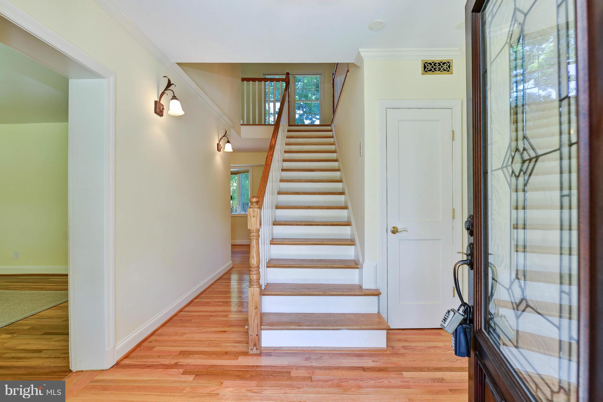 8029 Washington Road Alexandria, VA 22308 - Photo 5 of 27 Foyer