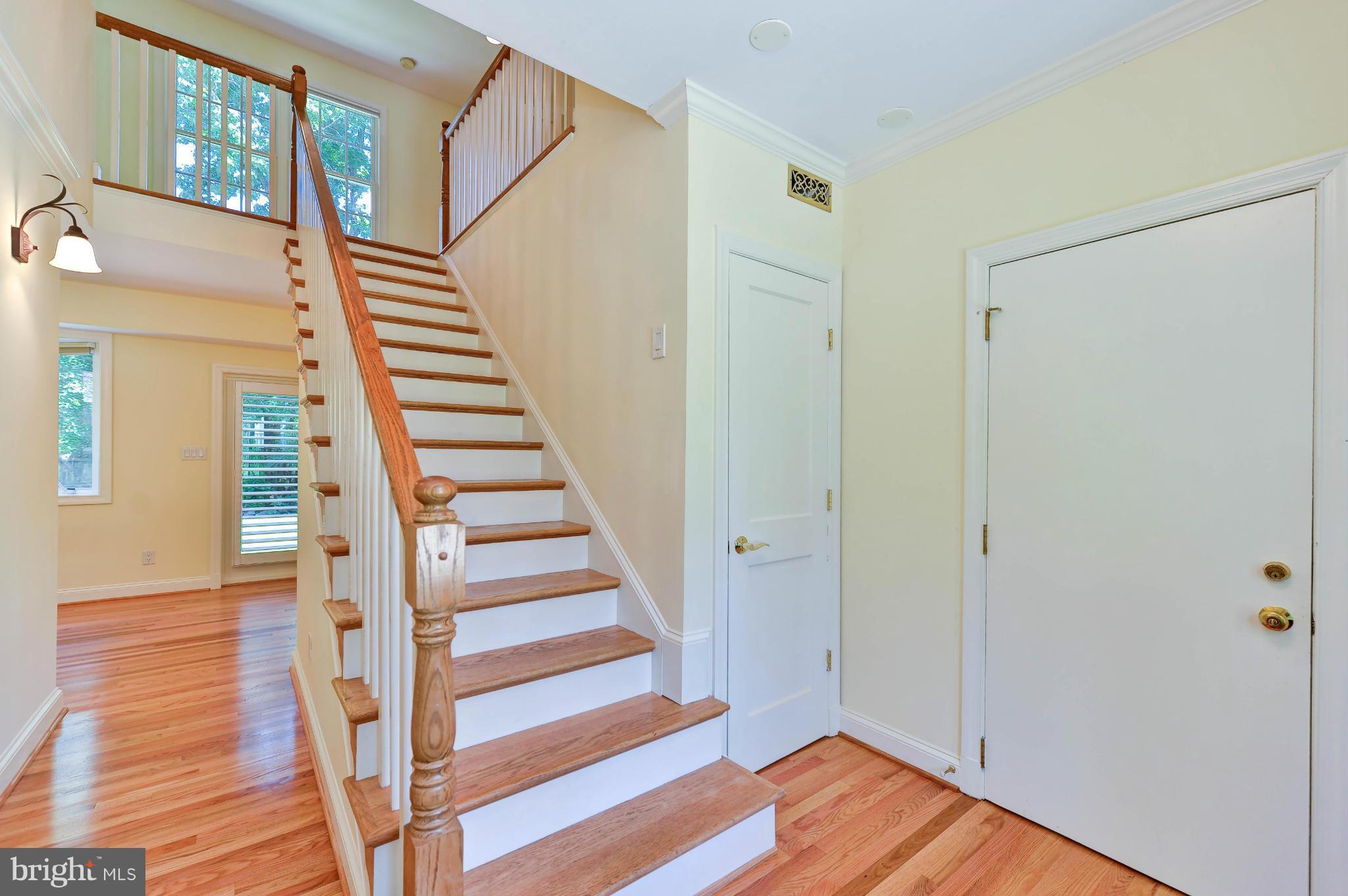 8029 Washington Road Alexandria, VA 22308 - Photo 6 of 27 Foyer