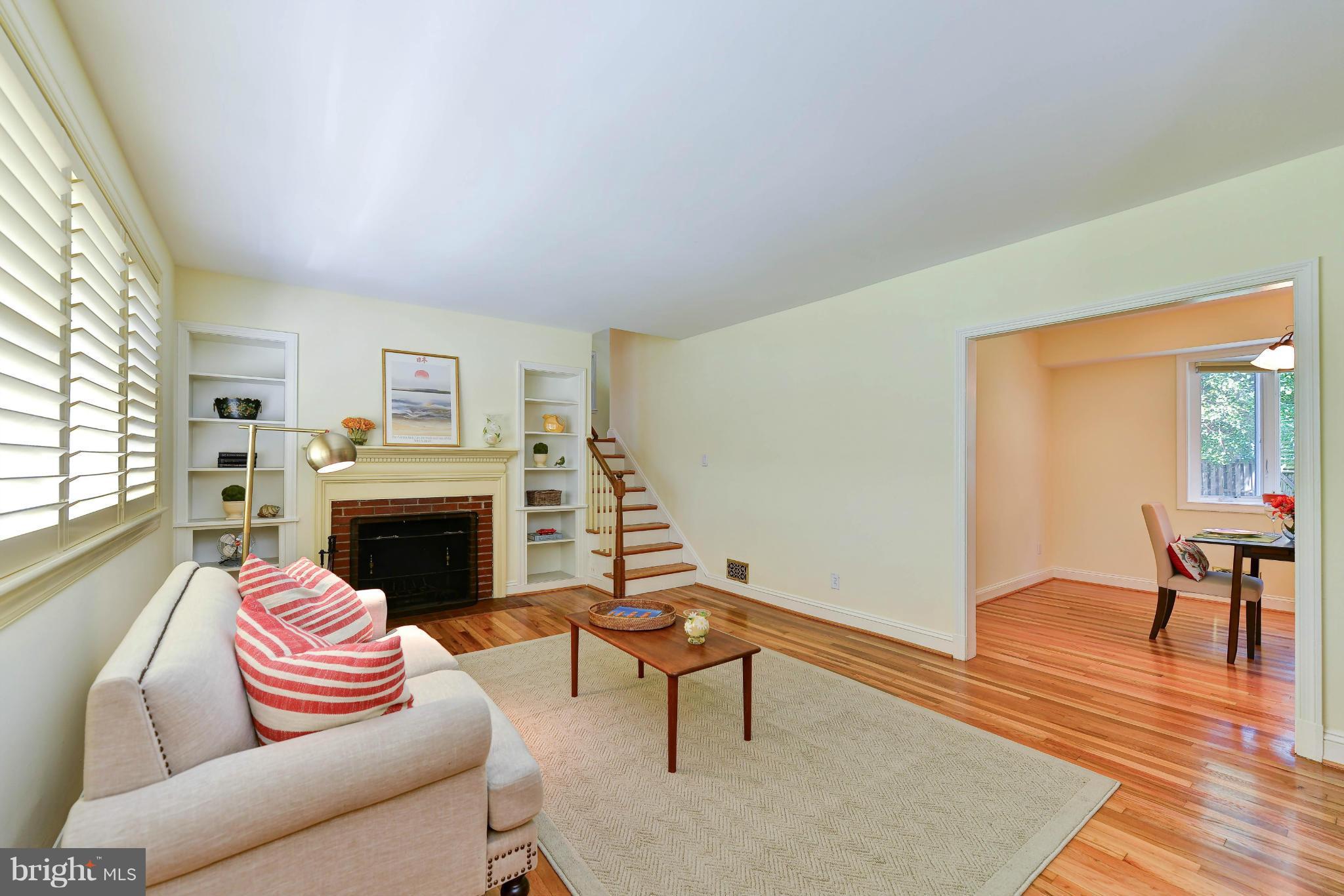 8029 Washington Road Alexandria, VA 22308 - Photo 7 of 27 Living Room