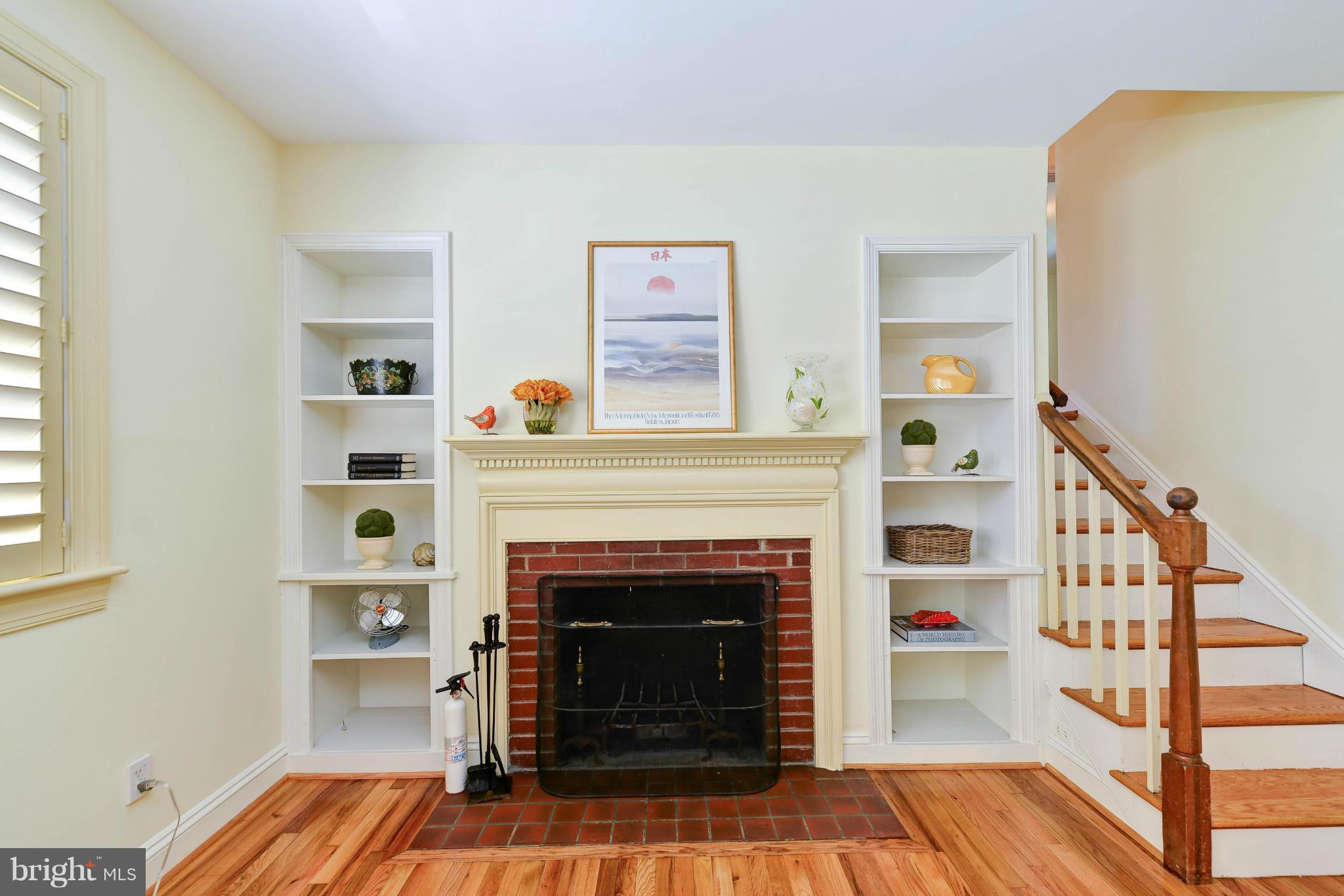 8029 Washington Road Alexandria, VA 22308 - Photo 8 of 27 Living Room