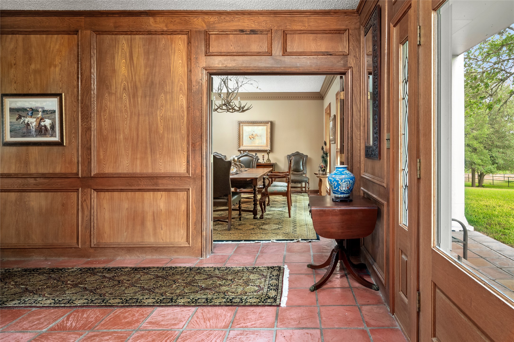 7023 Wolters Road Schulenburg, TX 78956 - Photo 11 of 49 a living room with a rug floor and a table