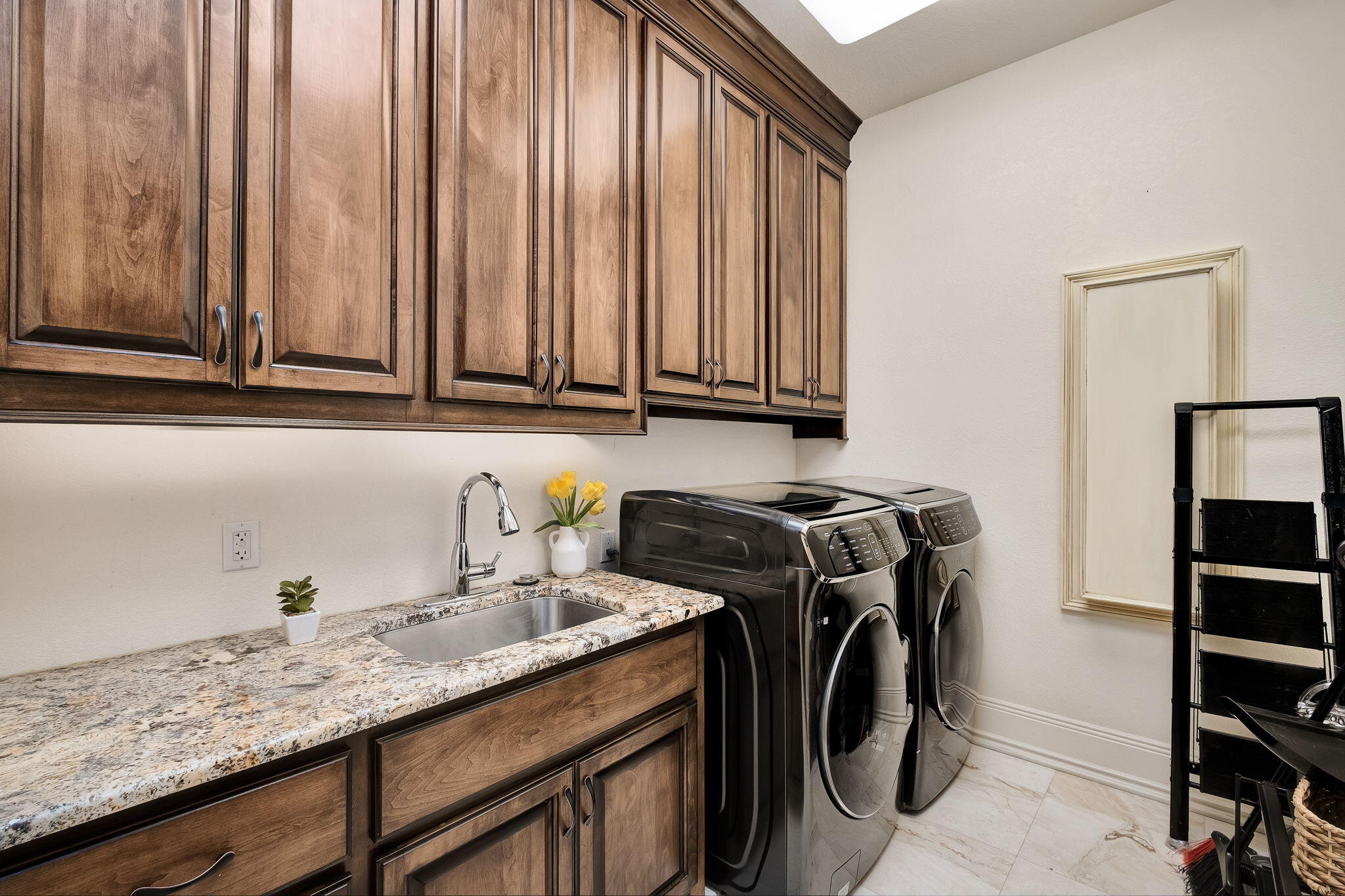 437 Admiral Court Destin, FL 32541 - Photo 68 of 100 a utility room with dryer and washer